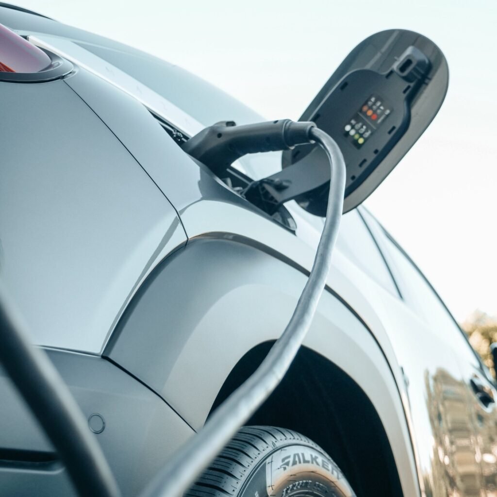 Alimentation en énergie d'une voiture électrique.